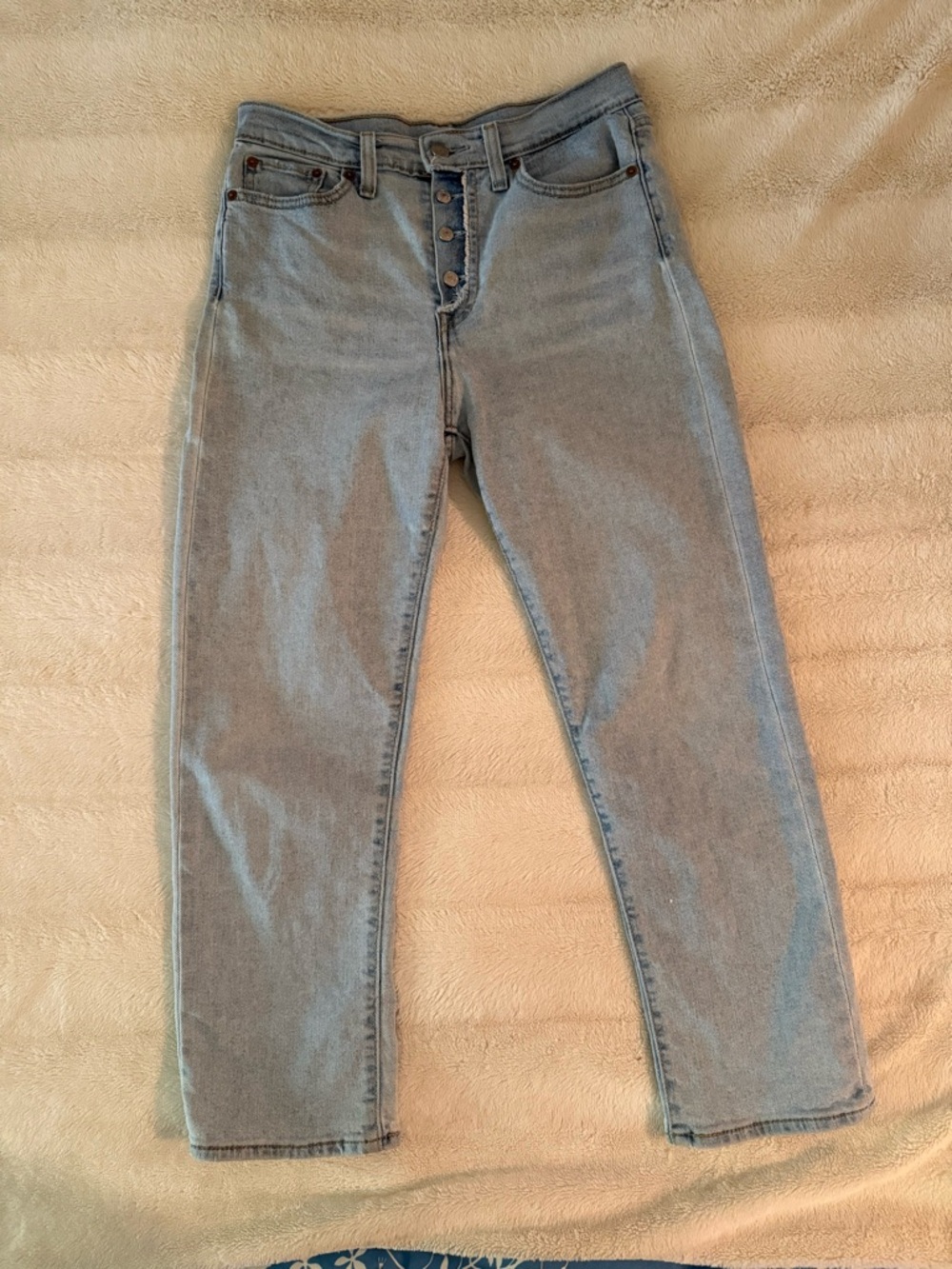 Levi's Wedgie Straight - Size 28 - Light Wash Blue Jeans